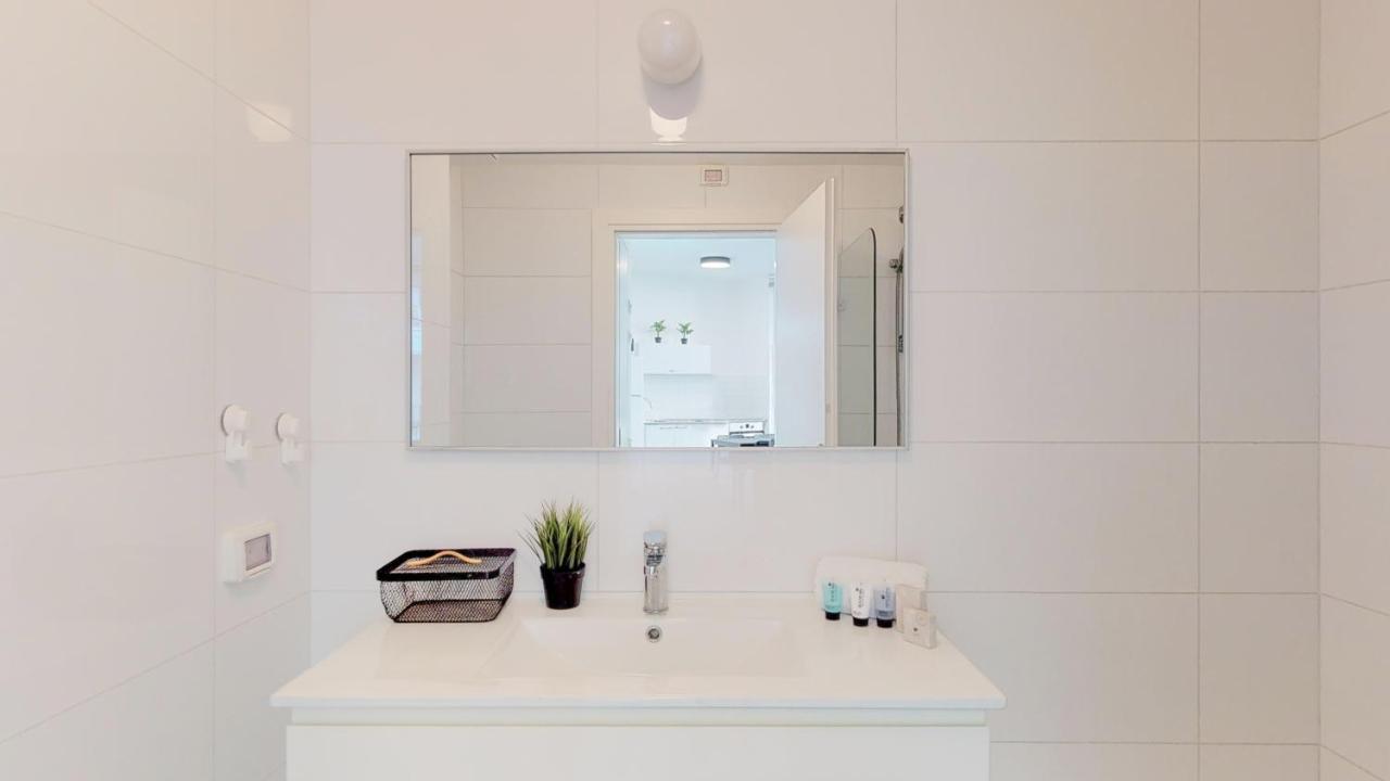 Comfortable Apartment With Balcony By Holyguest تل أبيب المظهر الخارجي الصورة